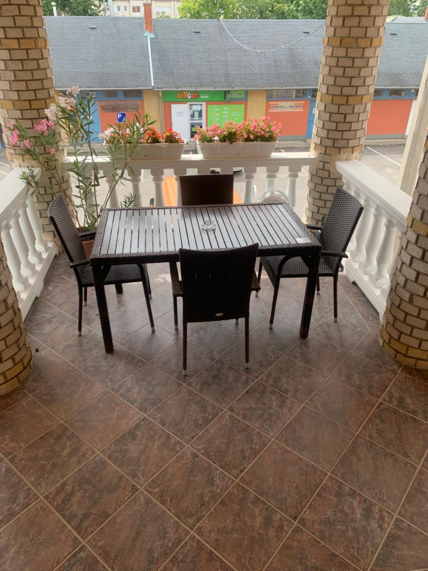 Agora Apartman Hajduszoboszlo Bagian luar foto